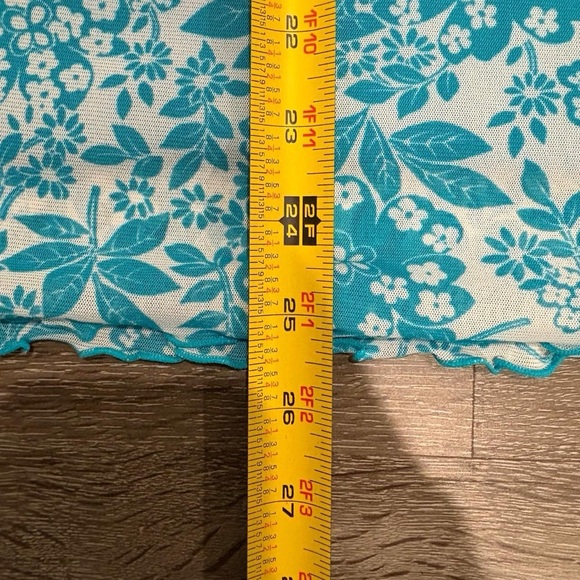 Liz Claiborne Blue Floral Short Sleeve Top- Size M. EUC - Picture 5 of 5